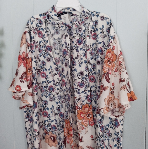 The Neck Down Beautiful Floral Blouse Large - Picture 5 of 9